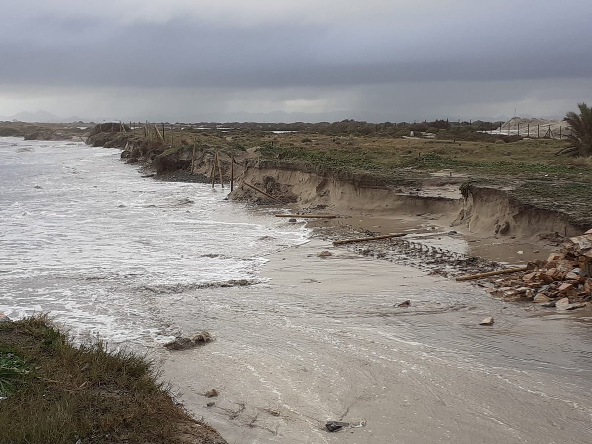 LSalinas184's tweet photo. El #Temporal Gloria afecta a @SalinasSPedroPR Parte del vallado perimetral ha caído, pero los daños serán reparados por @asociacionanse y Salinera Española en cuánto finalice #lifesalinas184 #life #lifeprogramm #dunas #playadelallana https://t.co/tewjFLUYzB