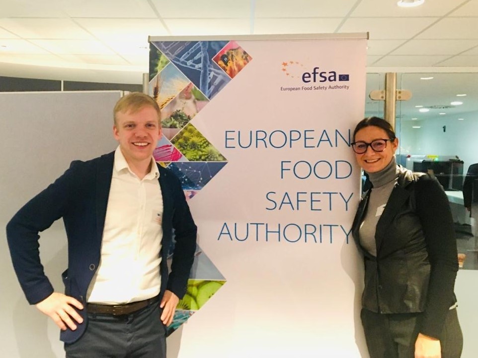 EFSA_EU's tweet photo. Our Sjurdur Djurhuus and Elena Testa are today in Brussels at the EU Trainees Job Fair of the @EU_Commission . What has EFSA to offer as an employer? Visit our stand and find out! #EFSACareers #EFSAtrainees #EUJobs https://t.co/YbT10pRSfU