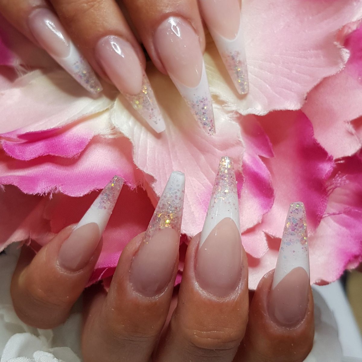 acesanddolls's tweet photo. THE perfect nail form! Create extreme length, or tear the end to create easy salon length. Guide lines for all shapes and side cuts. 28g aluminium laminate for a strong and flexible form. 
Oh, and they're on sale too! 

Is there anything we missed?? 🤔🤔

https://t.co/duymtwAlqc https://t.co/nwaeEZfrjX
