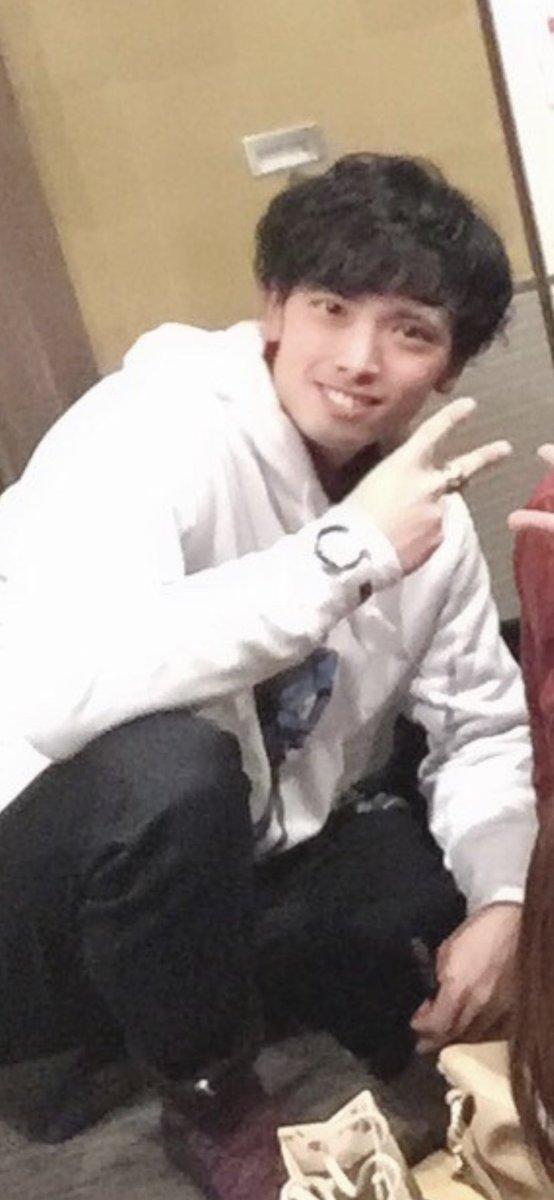 重さん A Twitter 最近ありがたい事に俳優の黒羽麻璃央に似てると言って頂く事があるのだけど こうして写真並べると自分でも笑ってしまうww 怒られそうだけどとうらぶの三日月おじいちゃんやろうかな