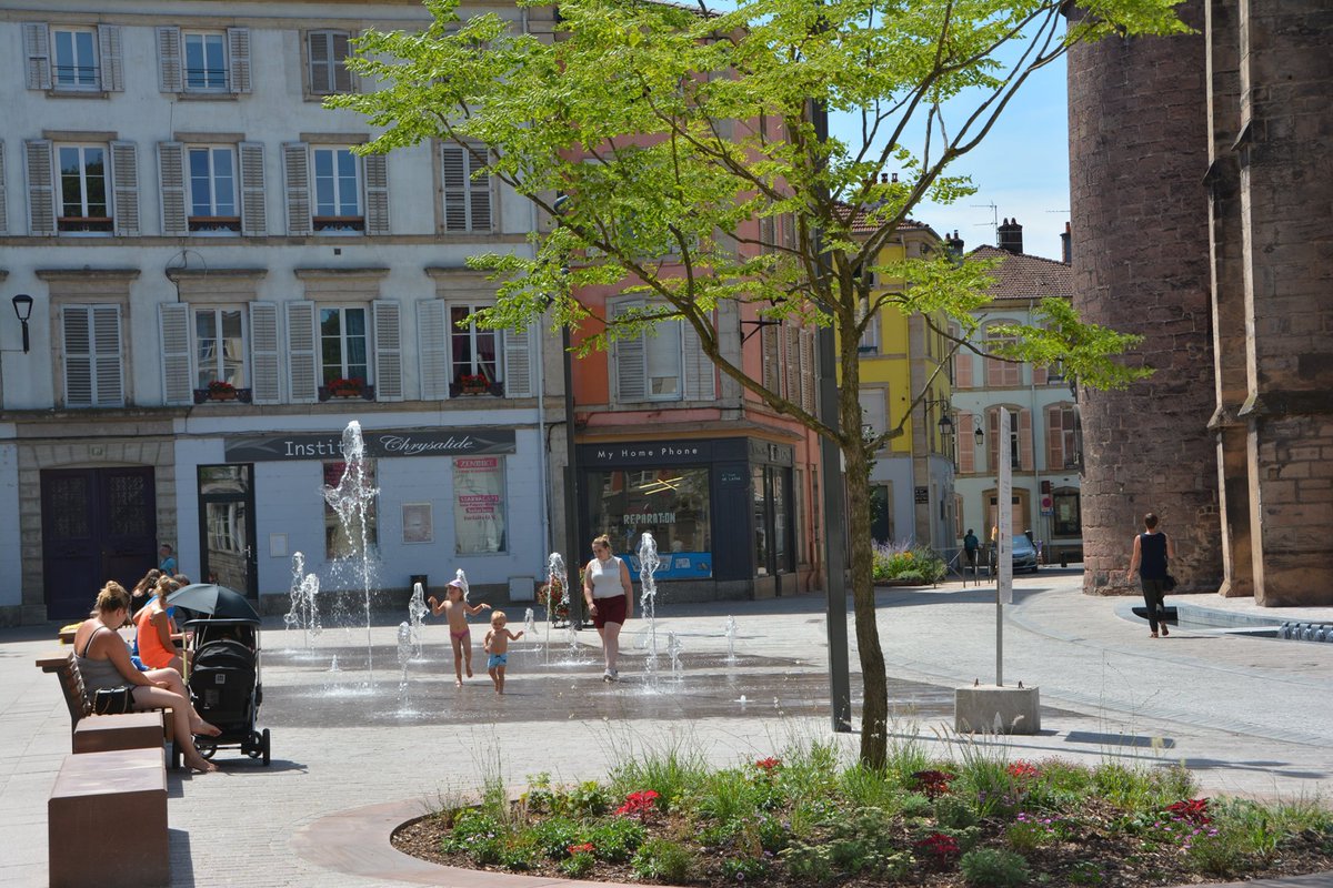 VilledEpinal's tweet photo. 🏆 Le JDD vient de publier un classement des villes où il fait bon vivre... 
🔎 Épinal pointe au 49e rang sur 5 115 communes dans la catégorie des villes de plus de 2 000 habitants, soit en pole-positon concernant les villes moyennes dans le Grand-Est ! https://t.co/niXN583LiR