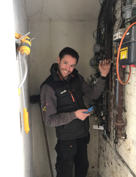 UKPlumbing's tweet image. Glad to see the lads are happy to be back at work this chilly Monday Morning!
#Monday #Busyweek #1stfix #Boilerinstall #Cylinderinstall #Gassafe #Surrey #Hampshire