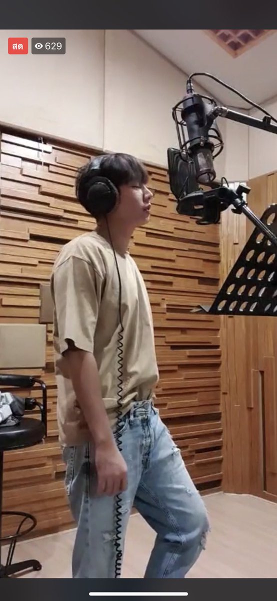 jnamzz's tweet photo. มิติใหม่ของการทำเพลงหลุด คือไลฟ์ตอนอัดเพลงใหม่ไปเลยแม่ 5555555555 เป๊กว้อยยยยย

#เป๊กผลิตโชค
#PeckPalitchoke https://t.co/Uc0wE78Lct