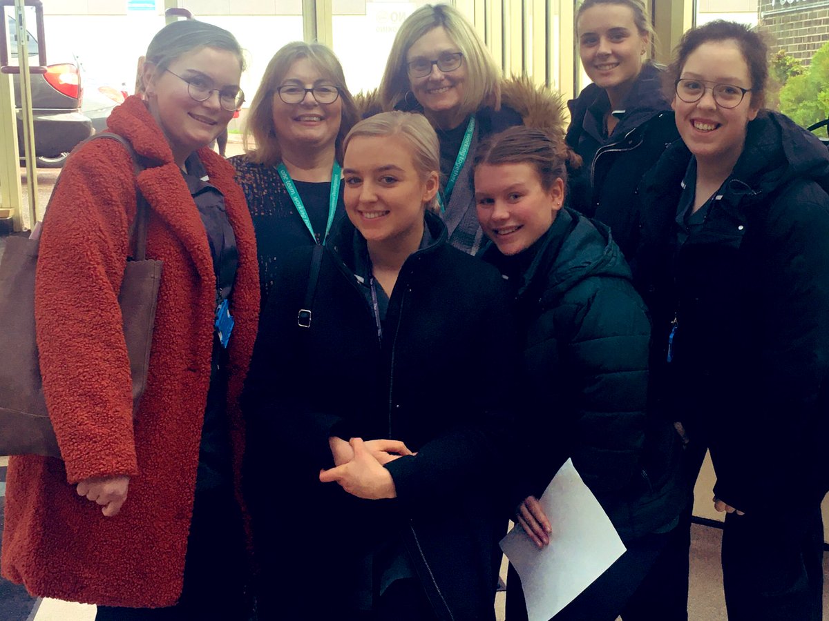 Our International Nursing students from Netherlands 🇳🇱 @BasildonHosp starting  their tour of the Hospital today. #Welkom 👋@msb_pod 👋