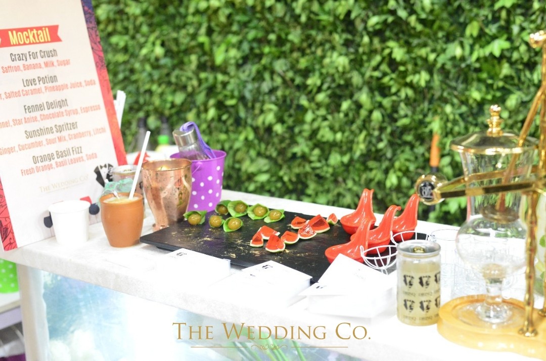 TheWeddingCo_In's tweet photo. Couples today are opting to hire their favorite bartenders/chefs to curate a personalised alcohol menu and unique dining experience.  
#molecularbar #gastronomy #weddingbarideas #barideas #weddingideas #bartenders #weddingbartenders #bardecor #molecularbars #weddings #molecular https://t.co/MCM5g0P9Nj