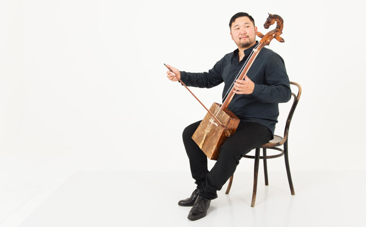 ❄️[INVERNALE // FOCUS]<a href="/Musical_RMCC/">Les Rencontres de Calenzana</a> l'avait accueilli l'année dernière &amp; Alexandre Arkhincheev revient cette année ! Le 15/02, il nous invite dans son univers, fusion harmonieuse entre tradition &amp; modernité.
INFOS👉 bit.ly/2ucW33Z
#RMCC2020 #invernale #festival #corsica