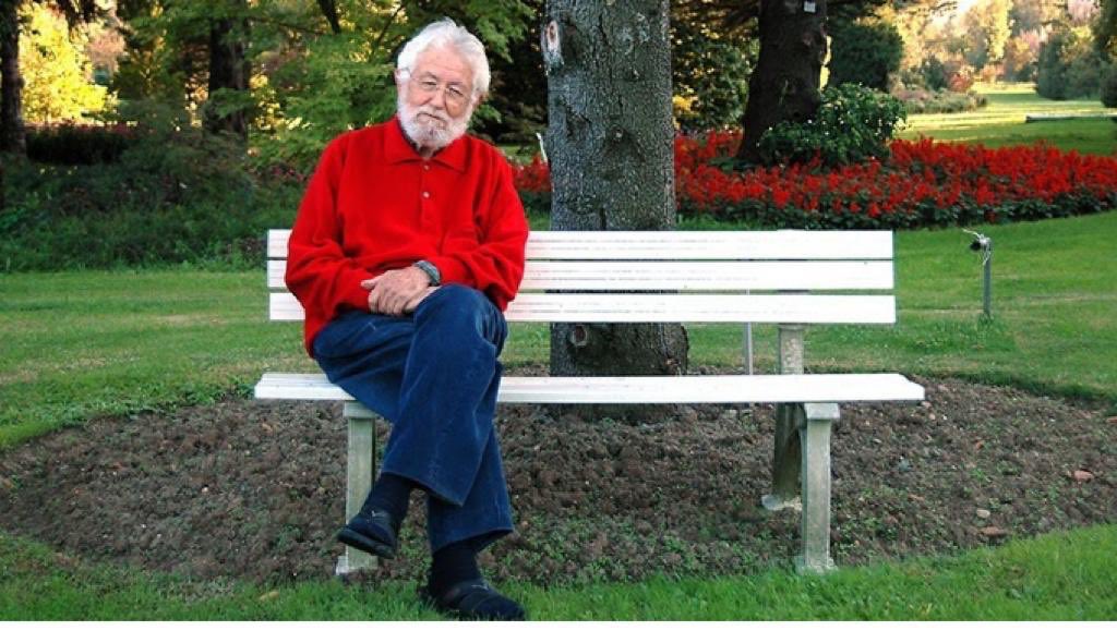 Hep aynı kazağı giyiyordu, “param var ama hakkım yok, gereksiz aldığımız her tüketim maddesinin doğaya bedeli var” diyordu... Toprağı korumaya çalıştığı zannedildi, oysa, toplumdaki erozyonu önlemeye çalışıyordu