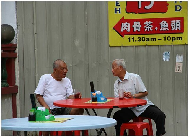 renotaiza's tweet photo. A profound conversation happening here 
#kl #malaysia #asia #travelphotography #canon #travel #traveller #kualalumpur https://t.co/fsdbDqQgY9 https://t.co/2I8100k7mF