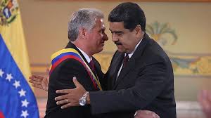 mippci_ven's tweet photo. #20Ene |📢 ¡LA ETIQUETA DEL DÍA! ⏩ #IntegraciónHumanista

Venezuela y Cuba, en una hermandad histórica, suman 20 años de cooperación solidaria, impulsada por Chávez y Fidel, basados en el humanismo y la amistad. https://t.co/0zg34msokl