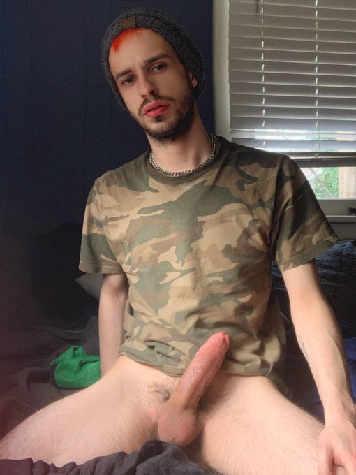 Watch 𝐌𝐚𝐭𝐭 𝐁𝐫𝐚𝐝𝐥𝐞𝐞's leaked NSFW photo on TwXstars