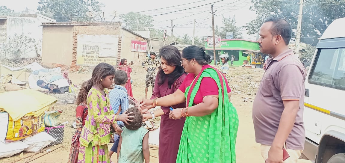 pulsepolio's tweet photo. ଇଟାଭାଟି ରେ ଅନ୍ୟ ରାଜ୍ୟରୁ ଆସିଥିବା ଶିଶୁ ଙ୍କ ପାଖରେ ଯେତେବେଳେ ଆମ ଟିମ ପହଞ୍ଚି ଦୁଇ ବୁନ୍ଦା ପୋଲିଓ ଖୁଆଏ ଆତ୍ମ ସନ୍ତୋଷ ଲାଗେ :ଏଭଳି ଜାତୀୟ ଟୀକାକରଣ କାର୍ଯ୍ୟ ରେ ଭାଗିଦାର ହେବାକୁ।

ଛବି: #ଗୋଡିବନ୍ଧ ସ୍ୱାସ୍ଥ୍ୟ କେନ୍ଦ୍ର ଅନ୍ତର୍ଗତ କିଛି ଅଞ୍ଚଳରୁ (ଗୋଷ୍ଠୀ ଚିକିତ୍ସା ଅଧିକାରୀ ଉପସ୍ଥିତ) https://t.co/wyWEO9LQGw