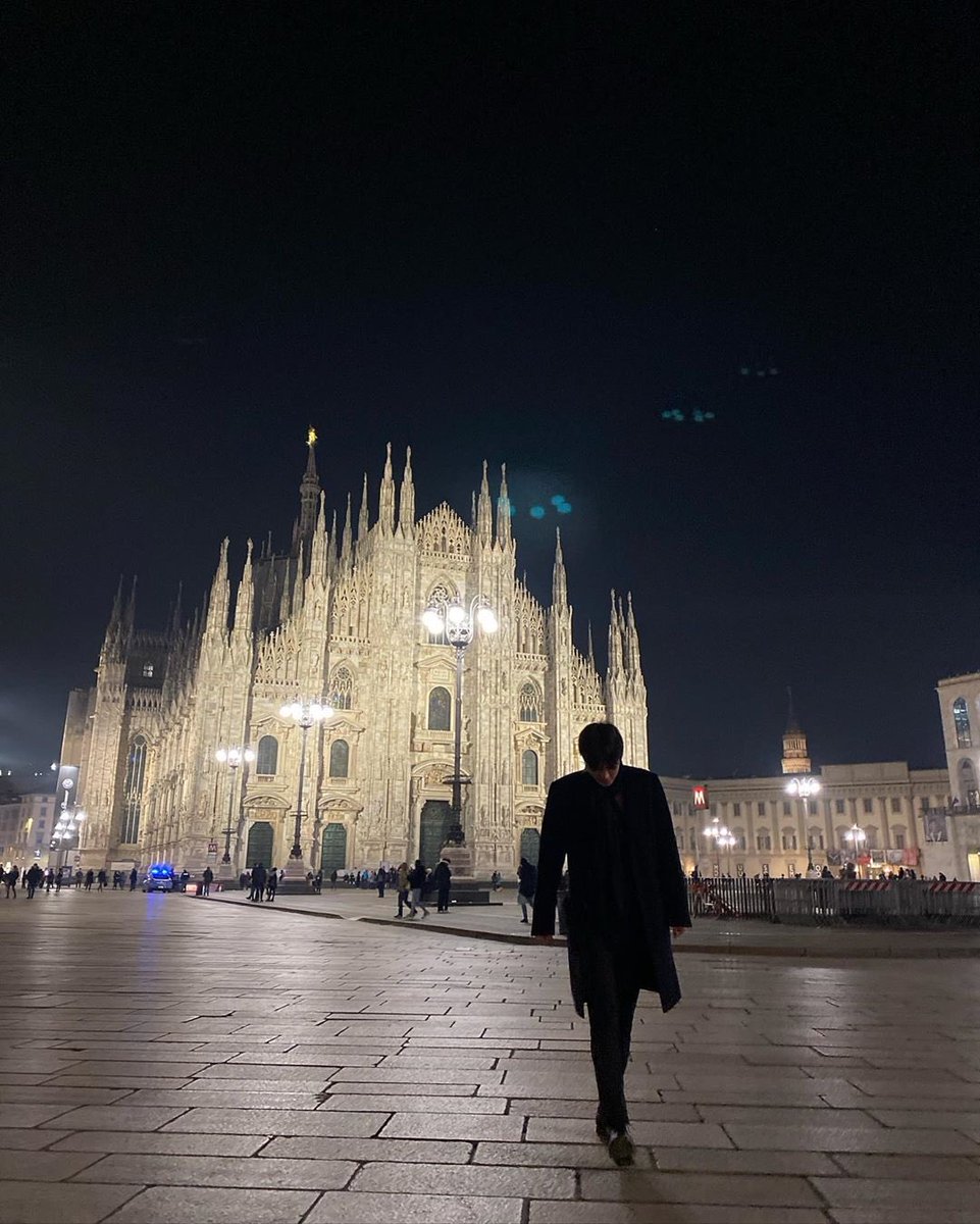 KSunshinenini's tweet photo. aesthetically pleasing posts from zkdlin: Milan diaries #KAI #카이 https://t.co/6AeplWuQRO