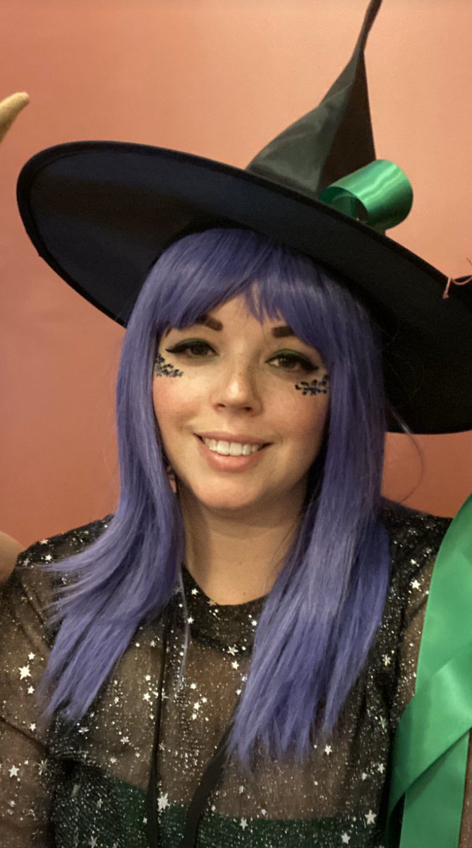 kowaikawaiicos's tweet photo. Jelly is calm, cool, and collected, even after six hours at a table. The others....well not so much. 

#witchaesthetic #witchcosplay #halloween #halloweenisforever #cosplay #cosplayer #codplaymodel #womenwhocosplay #cosplaygirl https://t.co/DH2xioOub5