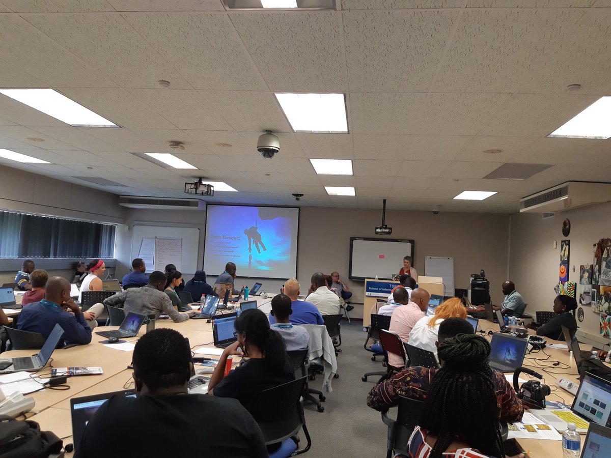 BinxiePeterson's tweet image. @lpatterton emphasizing the importance of #DataRescue #DataAtRisk #DataDigitization #dataPretoria2020 @DataSciSchools @UPTuks