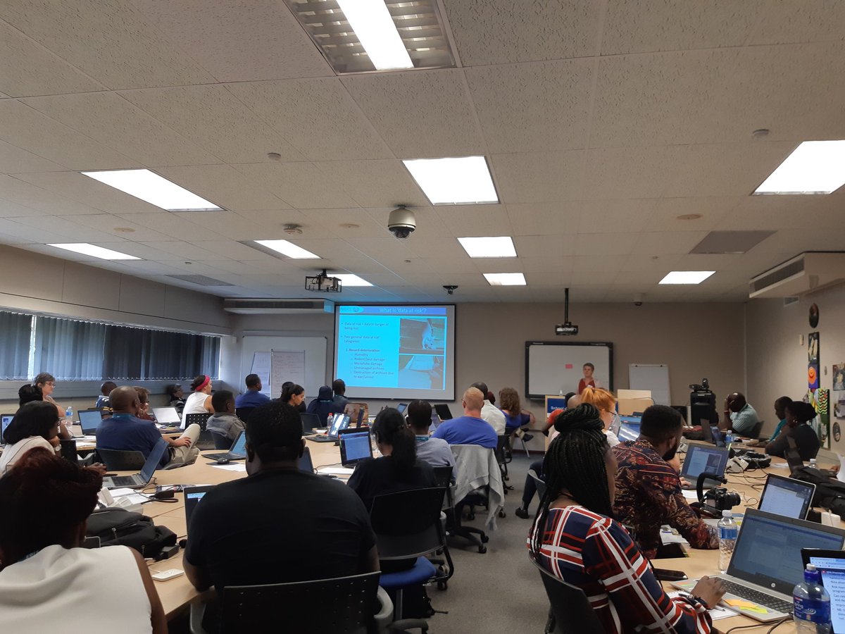 BinxiePeterson's tweet image. @lpatterton emphasizing the importance of #DataRescue #DataAtRisk #DataDigitization #dataPretoria2020 @DataSciSchools @UPTuks