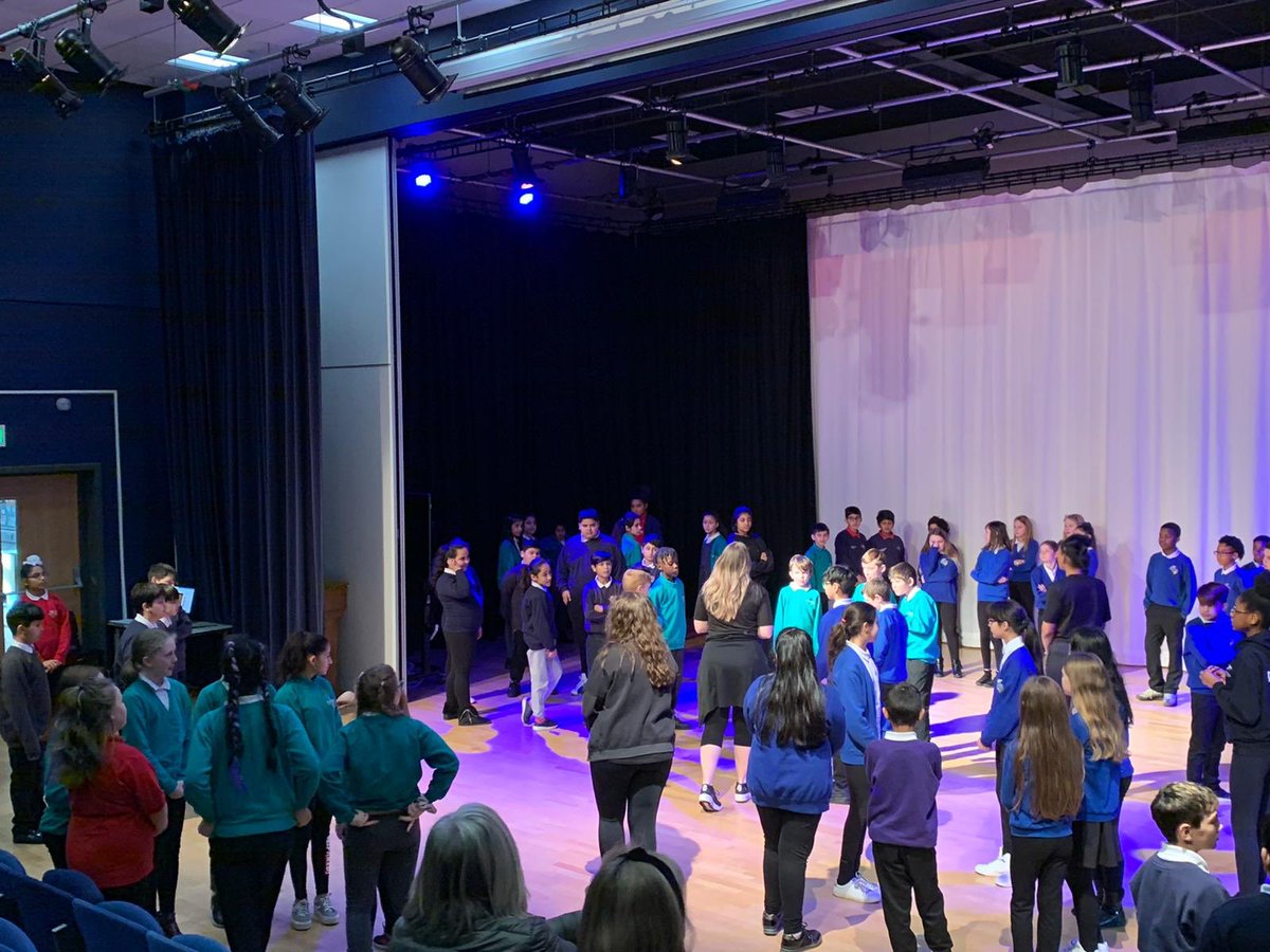 ColeridgeSchool's tweet photo. Our children are so fortunate to visit @HeathParkPerf today to participate in workshops led by their magnificent students. All children from @eastwoodvp_ and @eastdene_ are loving their trip organised by the wonderful @clptrust_ #besttrust #getmoving #collaboration https://t.co/9ObDAhMLL8