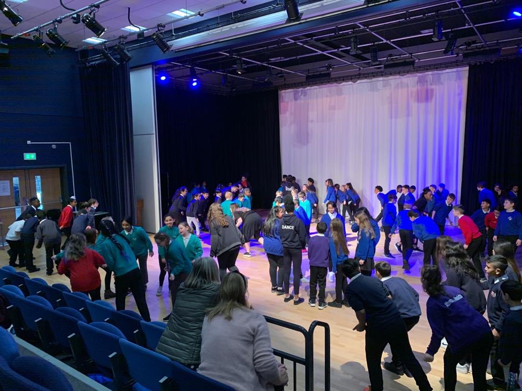 ColeridgeSchool's tweet photo. Our children are so fortunate to visit @HeathParkPerf today to participate in workshops led by their magnificent students. All children from @eastwoodvp_ and @eastdene_ are loving their trip organised by the wonderful @clptrust_ #besttrust #getmoving #collaboration https://t.co/9ObDAhMLL8