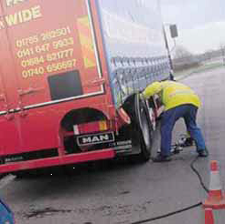 roadsideuktrain's tweet photo. Due to last minute cancellation we have two places on the #NTDAREACT course tomorrow. Special offer two for 1 - first come first served
#workignsafelyattheroadside #roadsidebreakdown #roadsideassistence #tyrefittertraining #trucktyretraining https://t.co/OIc1XgPwUS