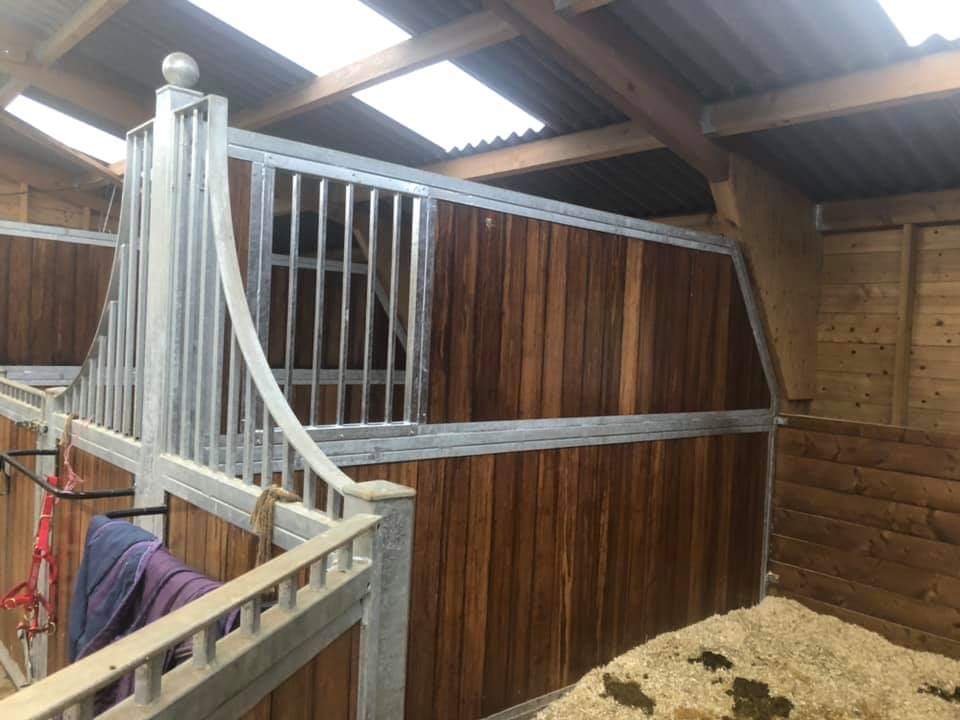 HorseMatsPlus's tweet image. Yesterday’s return to install a grilled section into a fully boarded panel for a customer near Crewkerne... #bamboo #stilllookgood #stables #Horses