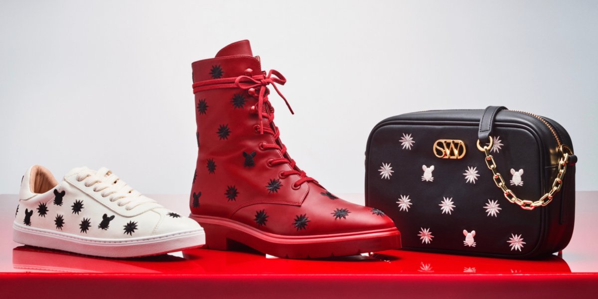 StuartWeitzman's tweet photo. The limited-edition #LunarNewYear Capsule features two reimagined iterations of our best-selling styles — the #DARYL and the #MCKENZEE — plus 1 new bag silhouette, the #LUNARCAMERABAG. #CarrySW #StuartWeitzman
Shop the edit: https://t.co/fK9wjYueVd https://t.co/yqfnsu67LQ