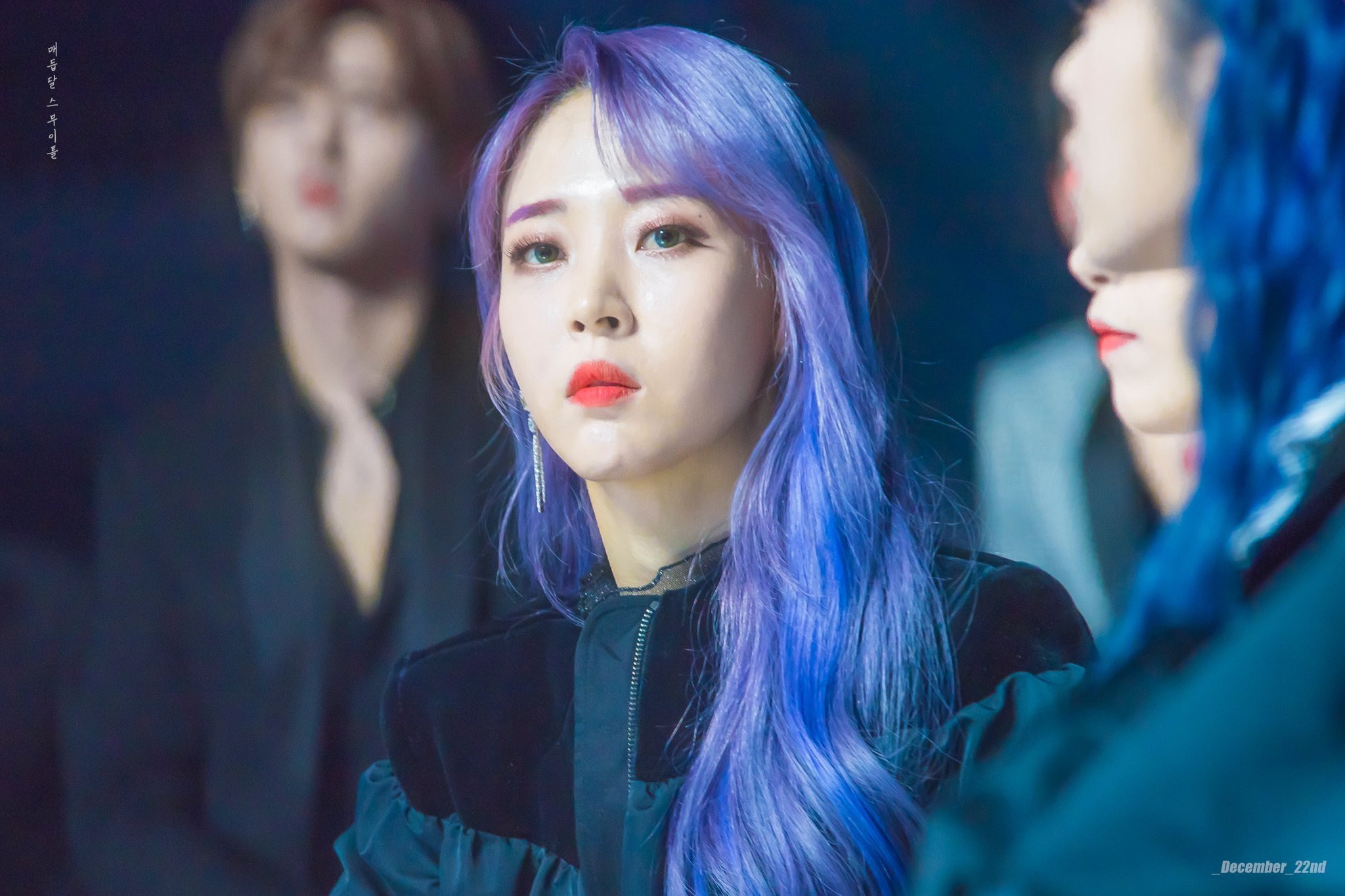 moonbyul 문별 on Twitter: "the look that had everyone searching for “mamamoo  purple hair girl” https://t.co/pHrvgLsznH" / Twitter