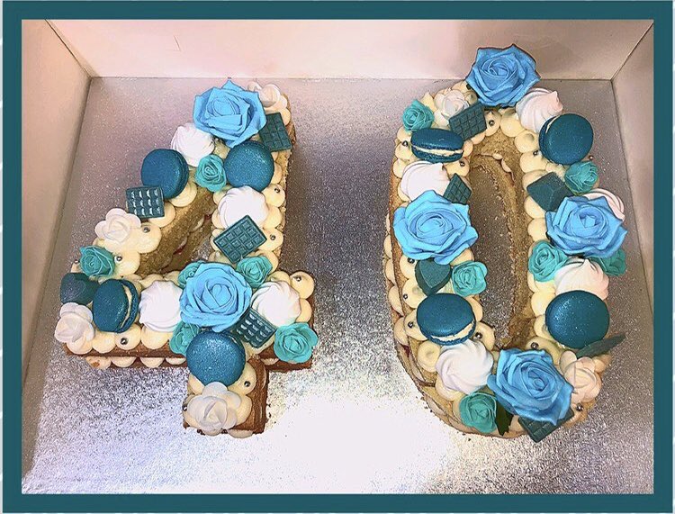 Our macaroons on a gorgeous customer cake! She said ‘the macaroons looked great, the colour was perfect, thanks so much for the excellent service provided’ #missmacaroon #customerphoto