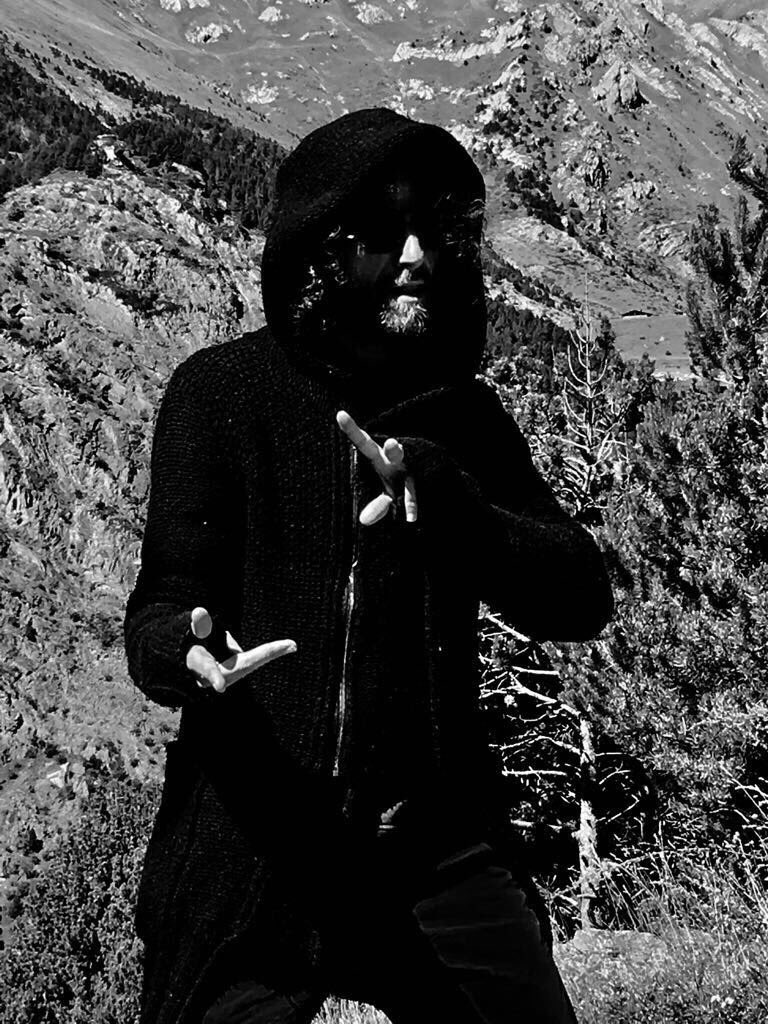 dardelica's tweet photo. Always at home in the company of eagles 🦅 #traveller #artist #alien #alienanimal #johnydar #lyrics #music #nature #inspiration #communication #mountains #dardelica #eagles #flight #dance #dancemusic #artofliving #artistry #freedom #mystery #alienrapper #unknown #journey https://t.co/UmRYbEFjXz