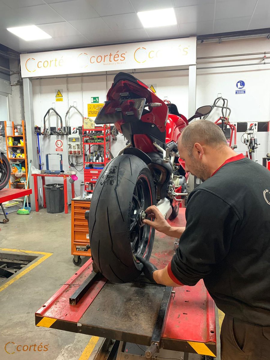 servicioscortes's tweet photo. Ducati Panigale V4, sobran las palabras...
#pirellimoto #pirellitires #supercorsa #diablosupercorsa #servicioscortés #sanjosedelarinconada #firstop https://t.co/A26t2l7Zmu