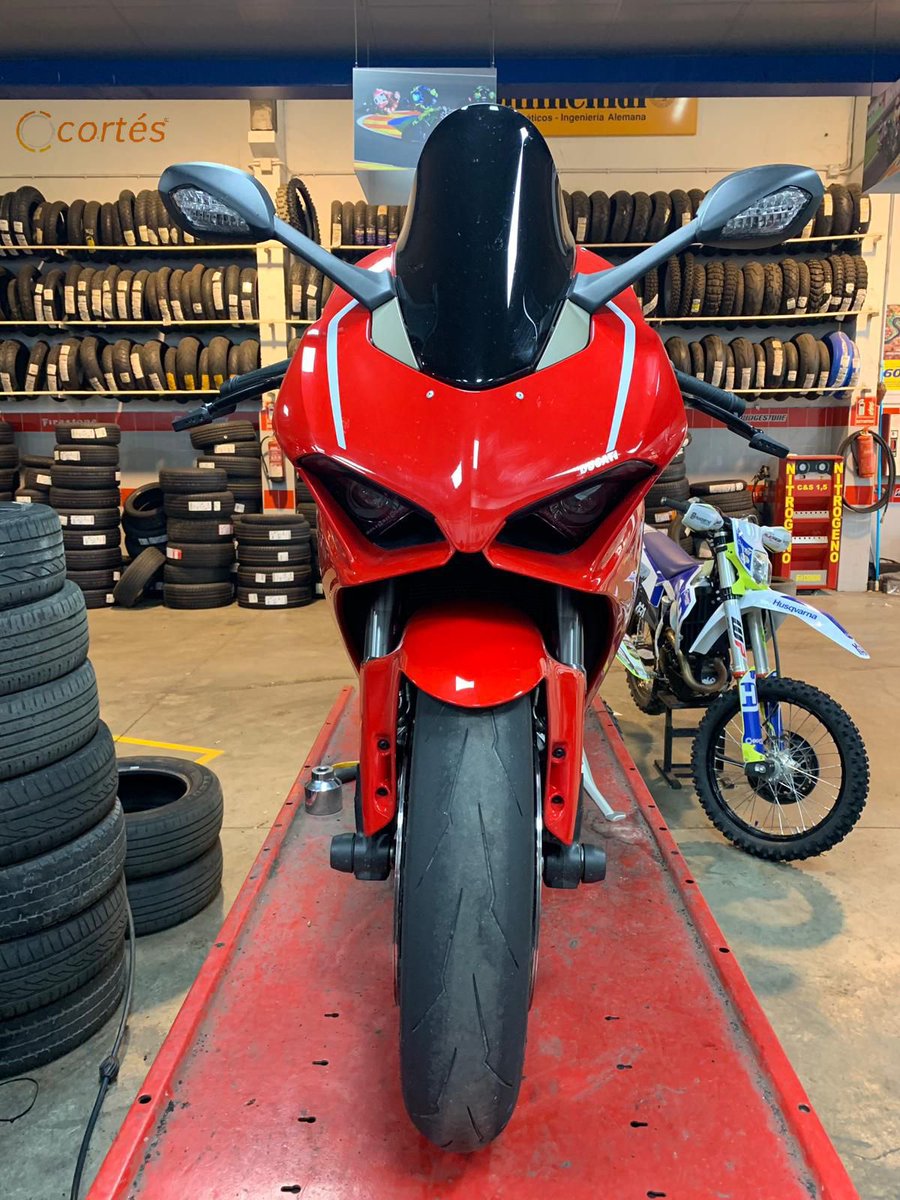 servicioscortes's tweet photo. Ducati Panigale V4, sobran las palabras...
#pirellimoto #pirellitires #supercorsa #diablosupercorsa #servicioscortés #sanjosedelarinconada #firstop https://t.co/A26t2l7Zmu