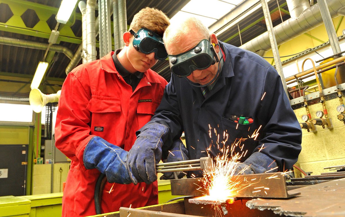 Have you thought about an #apprenticeship? It will give you the opportunity to develop your knowledge and skills while allowing you to get paid at the same time! 

We benefit from working with some of the top #employers in the industry. Find out more: wvr.ac.uk/apprenticeships