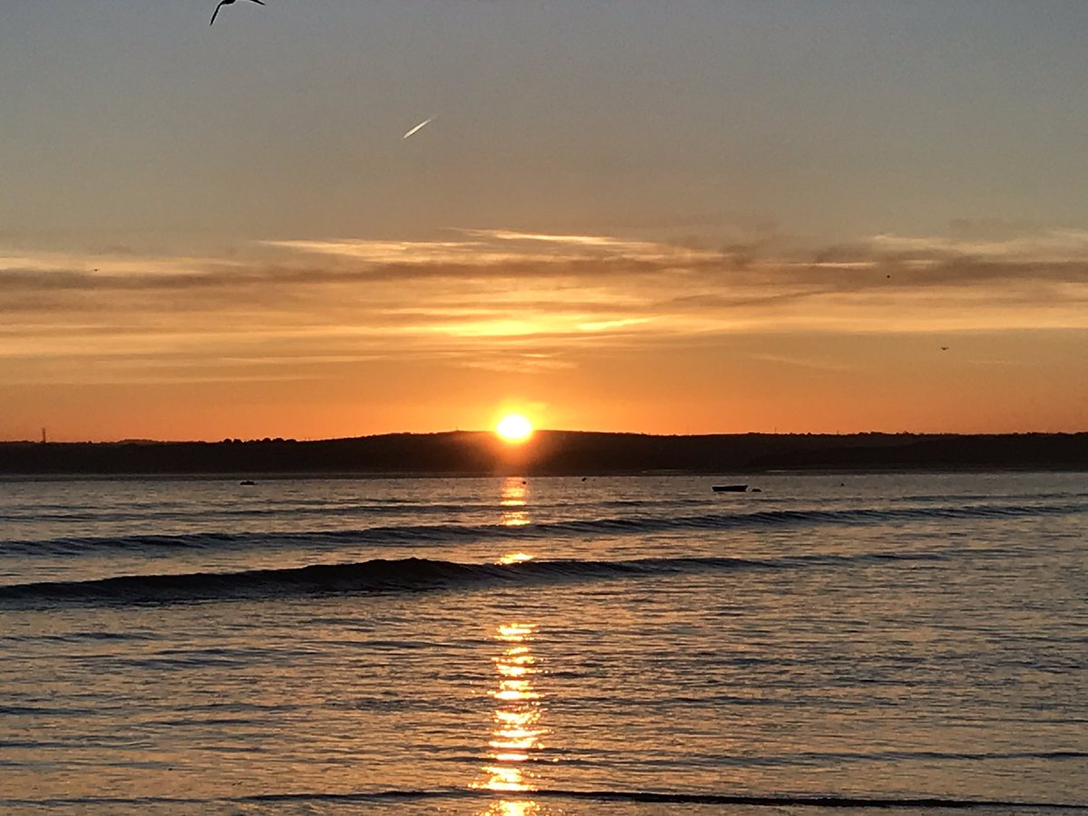 StIvesHarbour's tweet photo. What a cracking start to the day @beauty_cornwall @coastmag https://t.co/kepgirfEJZ