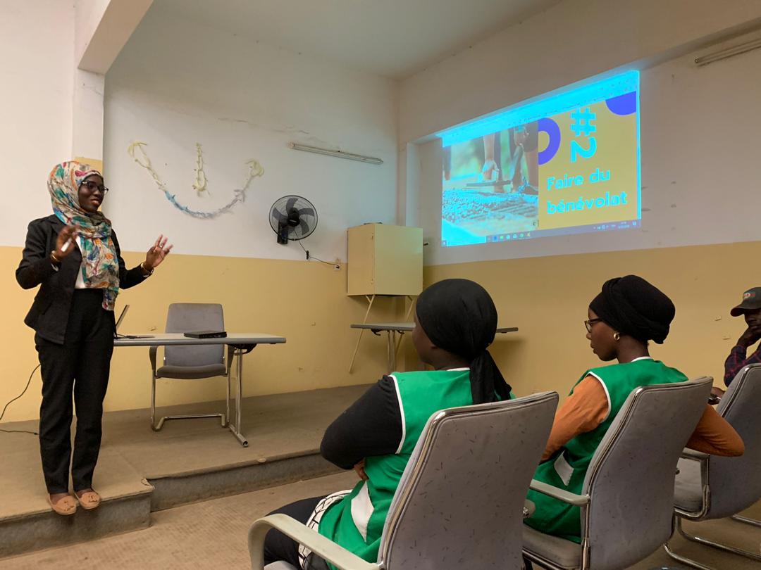 FanAaNabUu's tweet photo. Et Voilaaaa!!!
Le SCHOOL MEET-UP de Class'Tech ce samedi avec Miss LASIA Sénégal qui a partagé avec nous 7 ASTUCES pour optimiser sa vie d'etudiant.
Such a great Sis ❤
#Education #ClassTech #YouthEmpowerment #LASIASenegal #Kebetu #Learningotherwise #Filmika #Soxna #Contanna https://t.co/65DqqRVMo7