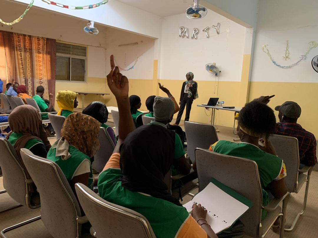 FanAaNabUu's tweet photo. Et Voilaaaa!!!
Le SCHOOL MEET-UP de Class'Tech ce samedi avec Miss LASIA Sénégal qui a partagé avec nous 7 ASTUCES pour optimiser sa vie d'etudiant.
Such a great Sis ❤
#Education #ClassTech #YouthEmpowerment #LASIASenegal #Kebetu #Learningotherwise #Filmika #Soxna #Contanna https://t.co/65DqqRVMo7