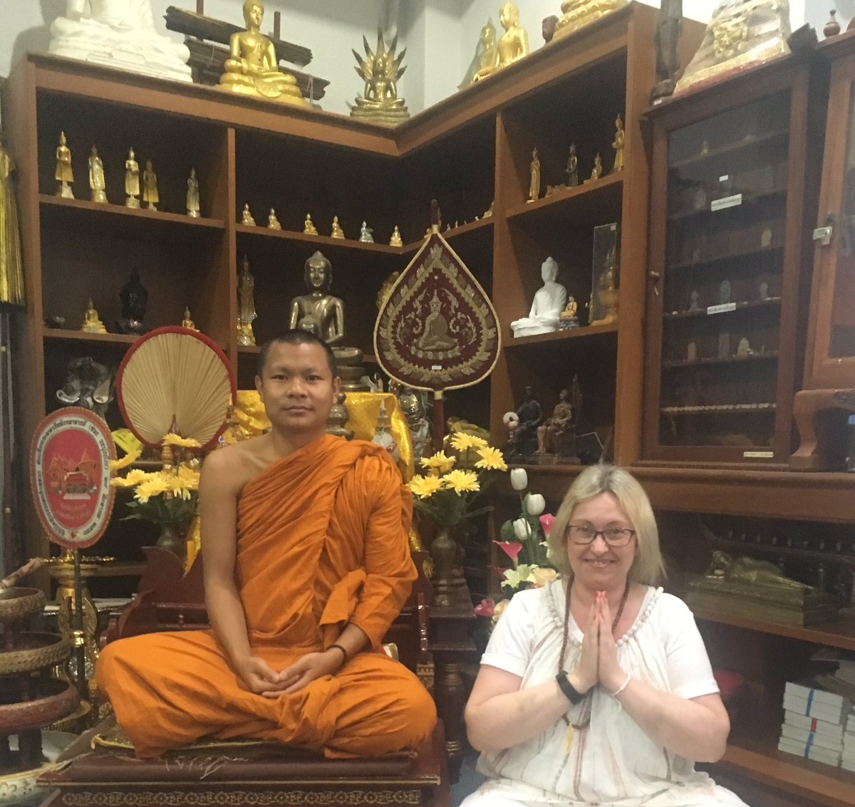 Rainbow_wings7's tweet photo. Phra Sone Indasaro teaching us today on our #monkchat #meditationday
What a fantastic day on #mindfulness #meditation #walkingmeditation and #Buddhistteaching 💗🙏🏻 https://t.co/Kd6wbLB2L6