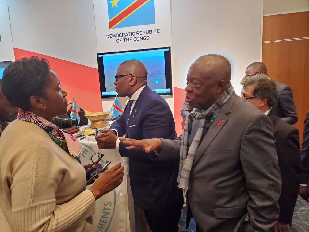 Visite du stand #RDC de Leurs Excellences Messieurs le Ministre d'État, Ministre de la Coopération internationale; Ministre d'État, Ministre de l'électricité ; Ministre de l'industrie et Ministre de l'agriculture #UKAfricaInvestmentSummit <a href="/Presidence_RDC/">Présidence RDC 🇨🇩</a> <a href="/PrimatureRDC/">Primature de la République Démocratique du Congo</a>