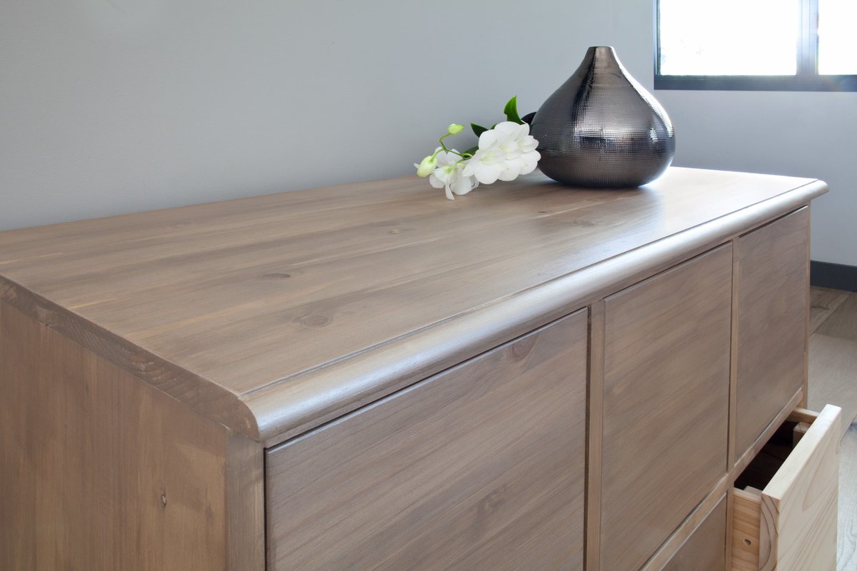 Brighten up #BlueMonday with a decorative furniture renovation. Our Home ColourCare Decorative Furniture Wax is formulated with natural waxes and pearlised pigments to give a silky sheen while nourishing the wood.

#Liberon #WoodcareExperts

liberon.co.uk/product/home-c…