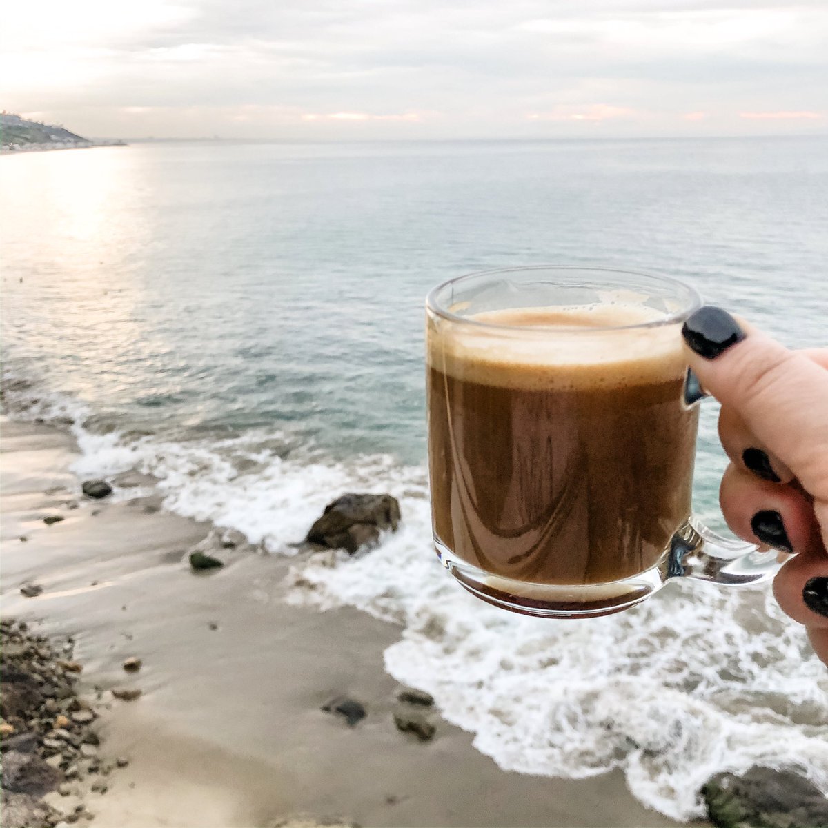Good morning from Malibu. ❤️🌊  #malibu #malibumoment #malibubeachinn #carbonbeach #socal #morningvibes #morningwaves #morningcoffee #malibuca #malibucalifornia #sunrise #malibusunrise #blogger #travelblogger #lifestyleblogger