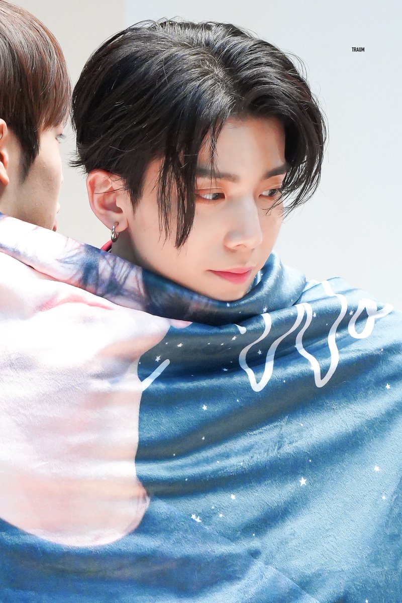 HY_Traum's tweet image. 20200112
명동 팬싸

너무 잘 예뻐서 😭

#휘영 #김영균 #SF9 #HWIYOUNG
#SF9 #에스에프나인 #1ST_ALBUM #FIRSTCOLLECTION #GoodGuy #굿가이 #Good_Guy의_정석_SF9