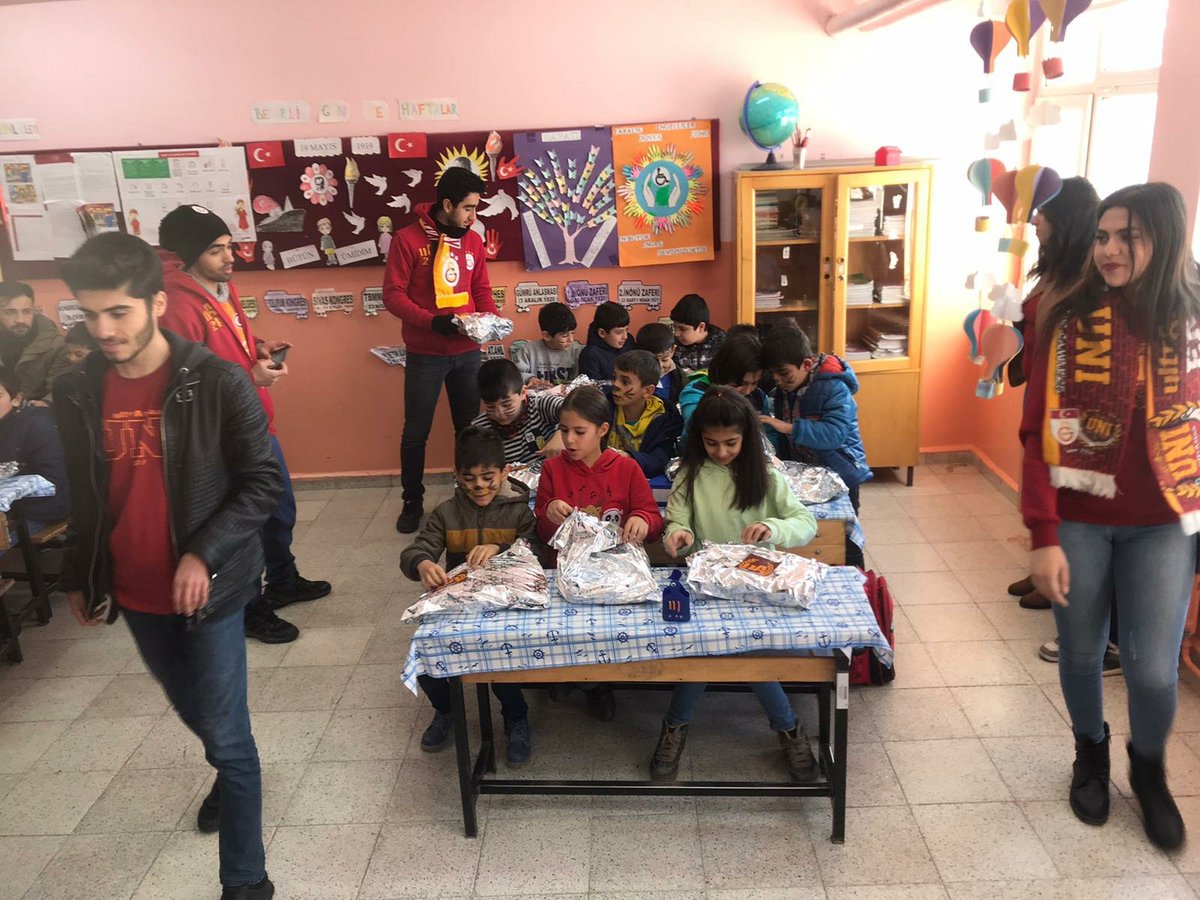 Her şey geleceğimiz olan kardeşlerimizin yüzündeki mutluluk tebessümleri için için !