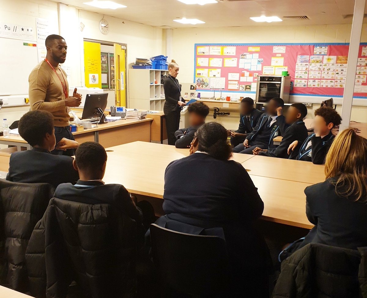 MensahMervyn's tweet image. 'If you do what is EASY your life will be HARD, but if you do what is HARD your life will become EASY'... (Les Brown). Working with @CumberlandE13 Year 8 and 9 to support a successful mindset... #raisingaspirations #changingbehaviour #increasingconfidence #schools #groupwork