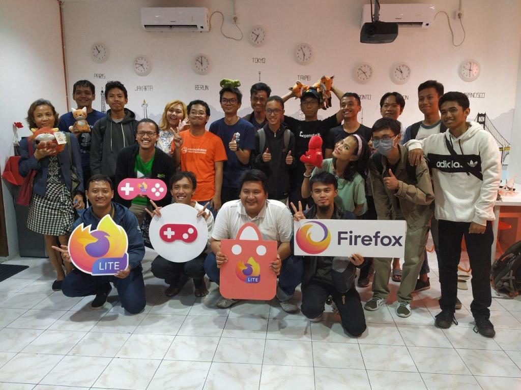 openSUSE_ID's tweet photo. Kemeriahan #MozTalk – Open Source Day (openSUSE and Mozilla Firefox Edition) https://t.co/FO0Felv5Uv https://t.co/ZVGCTCTBSg