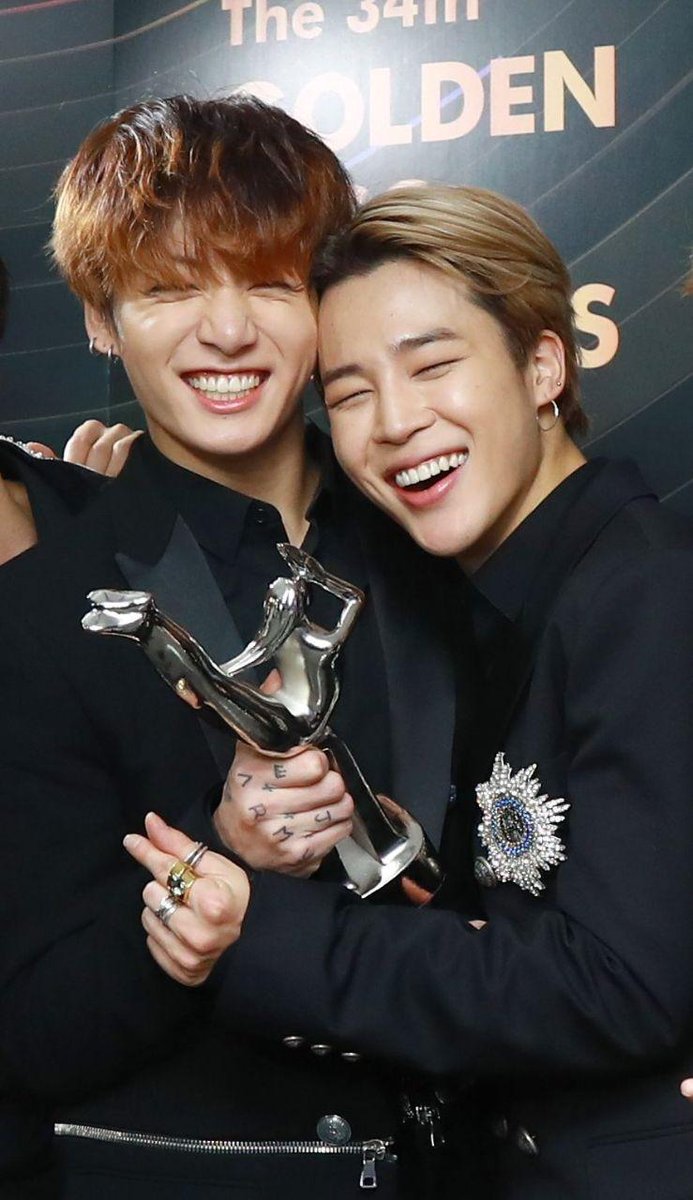 29. Zero SpaceJikook have never believed in personal space but lately, their personal space has inclined into zero. When you look at their late videos and photos you can see this easily. I think they take the neoneun na naneun neo too seriously and they are about to become one.