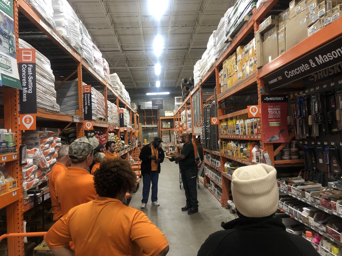 alskee1's tweet photo. Sika Pro Select is @HomeDepot 3003 this morning and what a great way to kick off our week w/MET Sup Mehgan and her awesome crew. Training our MET partners on bay service, rotation and overhead maintenance.  Very enthusiastic team here 3003🤩@Monica_Lindsey1 @Sika_USA https://t.co/z9D8e2TVhL