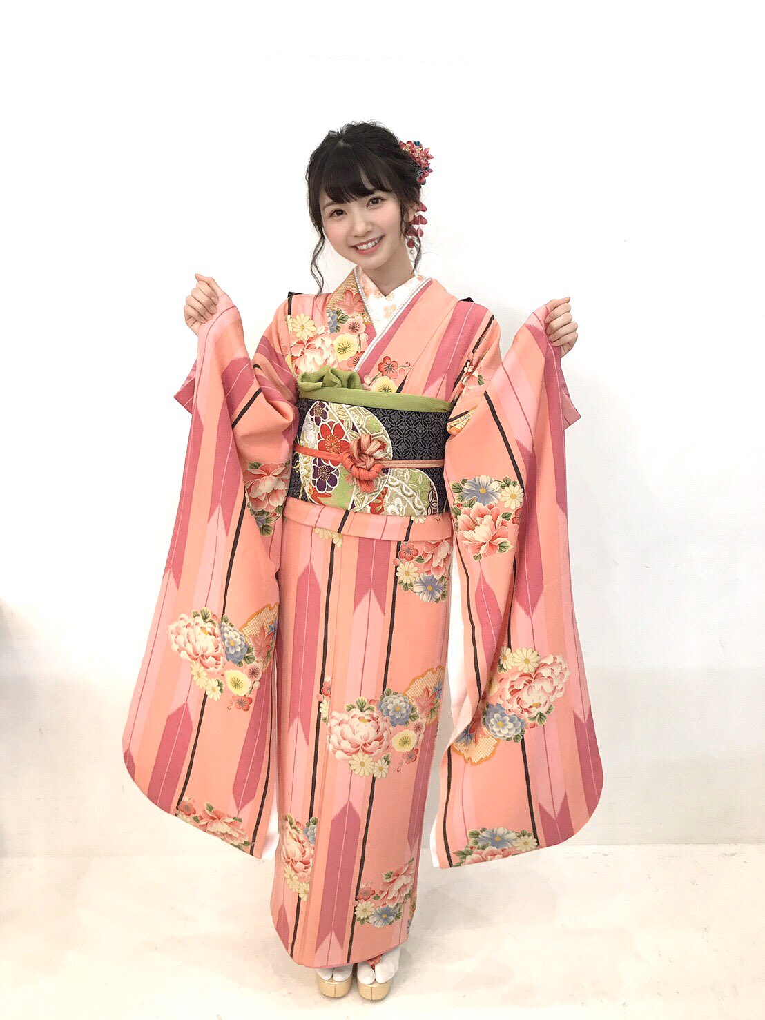 涼花萌 生写真 ライブ後24時間限定 セット ブロマイド ナナブンノニジュウニ 22/7(ナナブンノニジュウニ) on X: 
