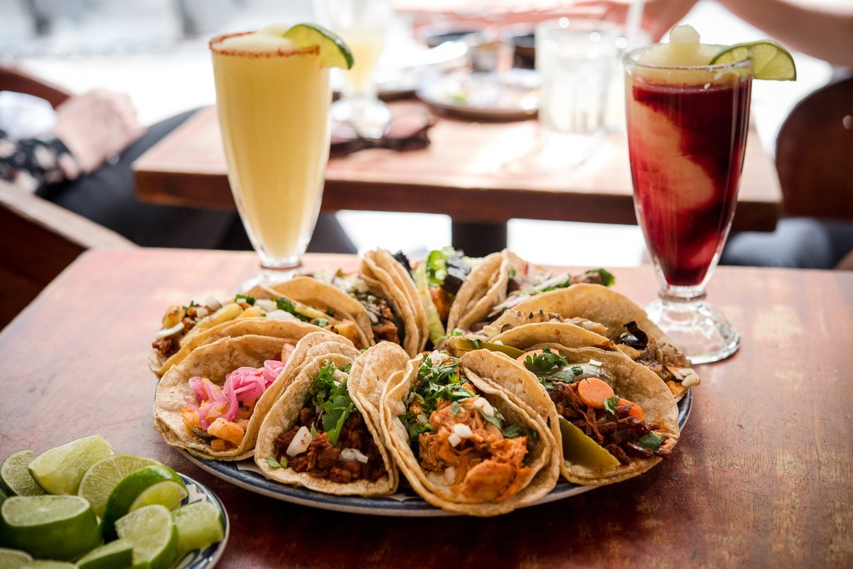 How to beat the Monday blues: a serious plate of tacos from <a href="/la_palapa/">La Palapa</a> at @gwmarket.
(📸: <a href="/gabiporter/">Gabi Porter</a> on IG)