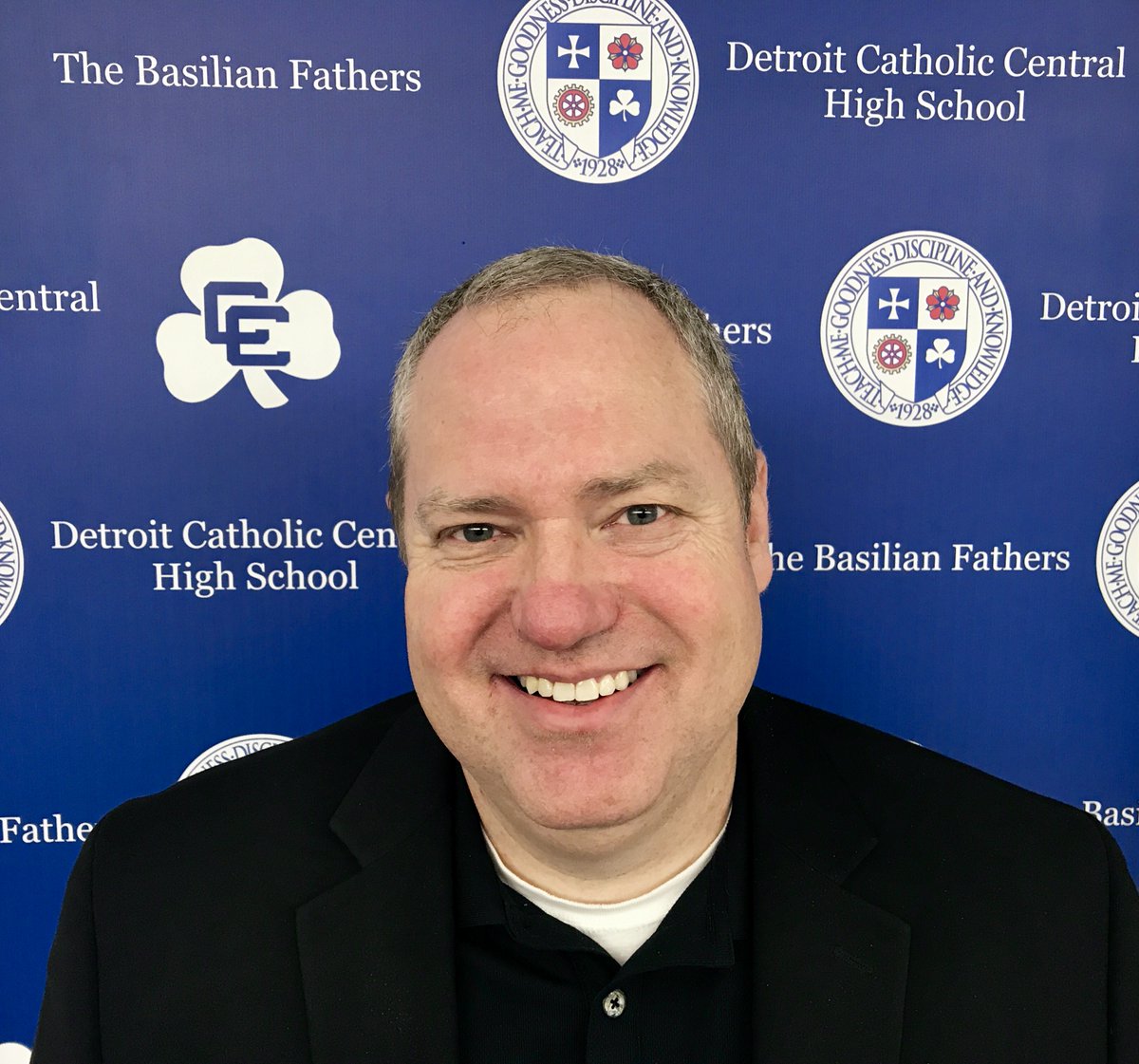 DCCAlumniOffice's tweet photo. Alumni Spotlight: On Wednesday, January 15, John Linenberg ‘89 came to Catholic Central to speak at our annual Sophomore Career Conference on Engineering. https://t.co/IIOqXe5LtS

#WeAreCC #CCPride https://t.co/bkxXzdOjwx