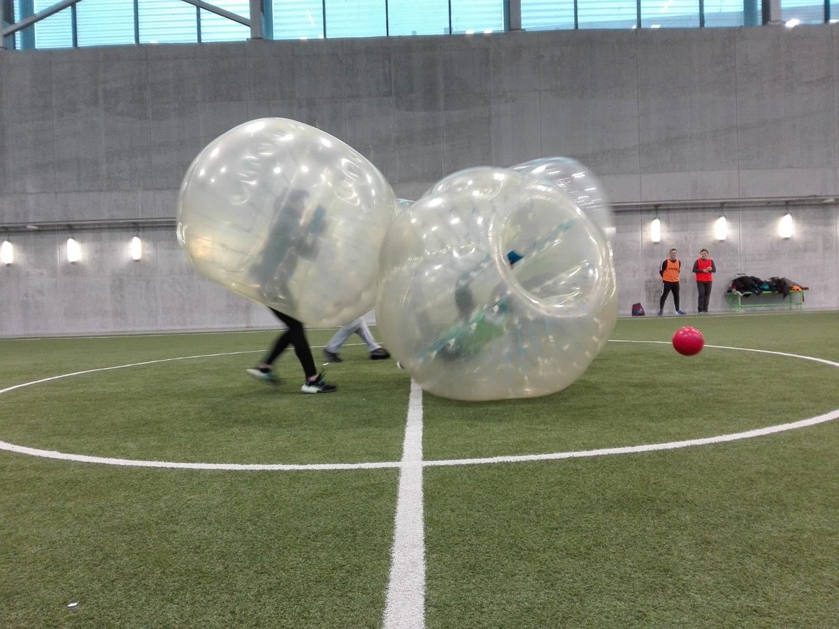 FutbolBubble's tweet photo. Este fin de semana hemos tenido de todo: cumples de niñ@s y adultos !!!
~
#futbolbubbleparatodos #futbolbubble #bubblefutbol #futbolenburbujas #futbolburbuja #soccer #bubblesoccer #ocio #madrid https://t.co/mB6HzF5LaY