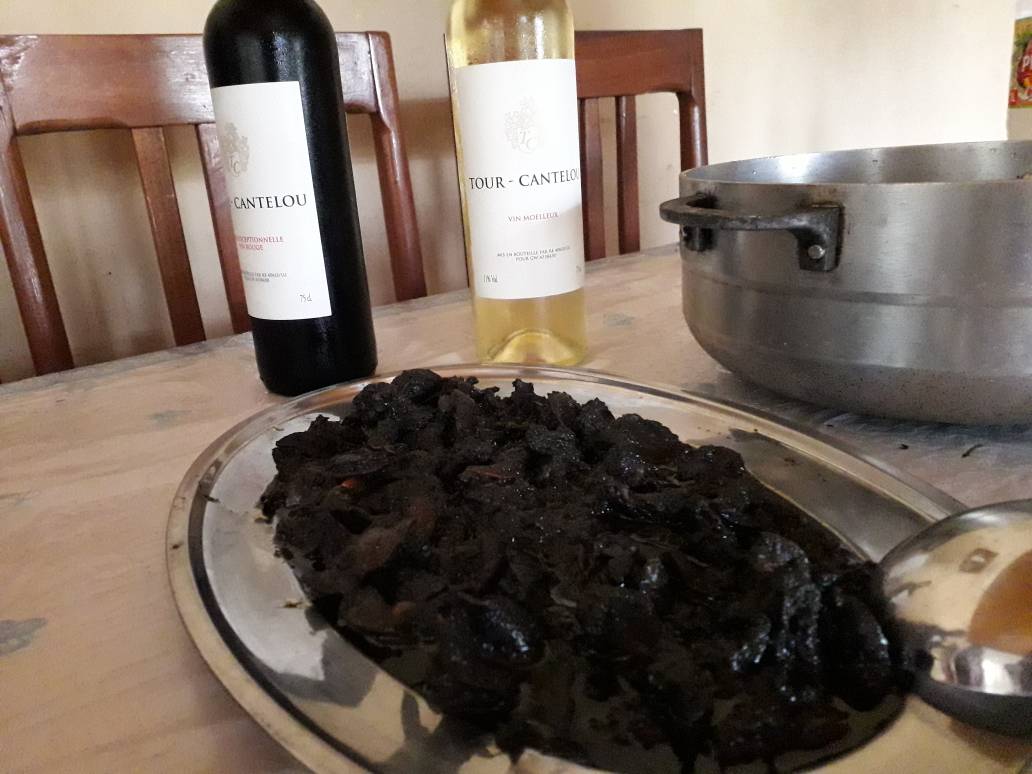 QueenElzah's tweet photo. @AbenaYvanna Mintumbas
Bissondas ( huitres)
Mbongo'o kôô ( mbongo d'escargots)
Matango
#Food237
#FoodPhotography
Edea represent✌ https://t.co/uqWS59u2gX
