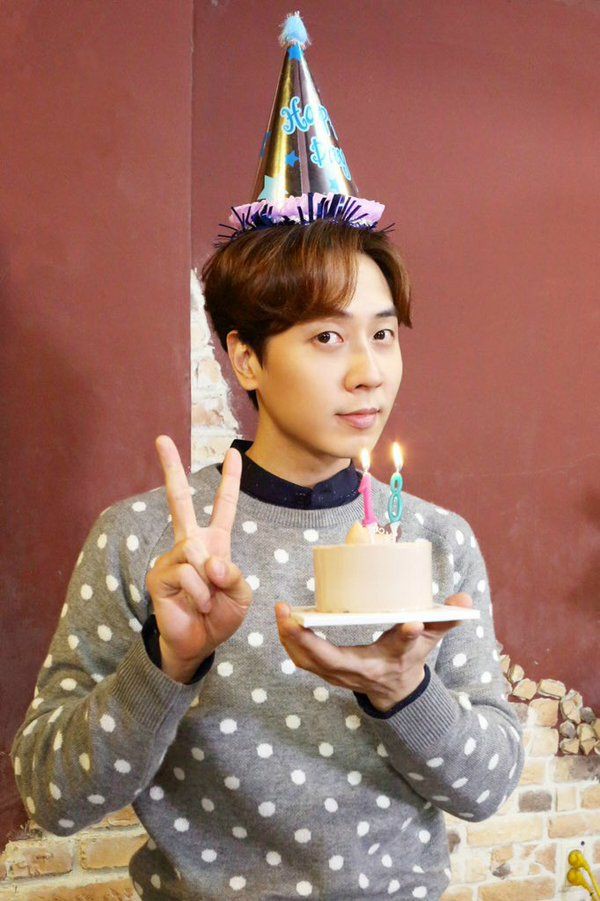 the_shinsquad's tweet photo. Guess who's having a birthday party tomorrow. ππ
#ANDY #Shinhwa #AndyMonth #DailyAndy https://t.co/KeaDI8mtIq
