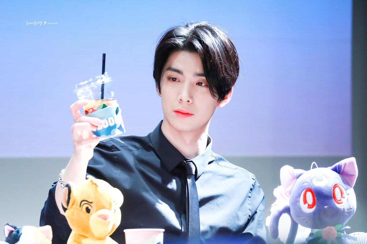 honey_hwiyoung's tweet image. 200117 영등포팬싸 

🔝😇

#SF9 #에스에프나인 #휘영 #HWIYOUNG #김영균 #フィヨン #GoodGuy #굿가이 @SF9official